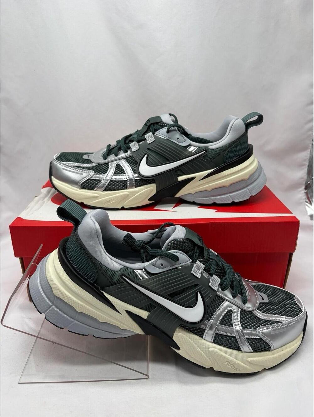 NEW Nike V2K Run Vintage Green White Silver HJ4497-300 Men's Sz 9 Women’s 10.5